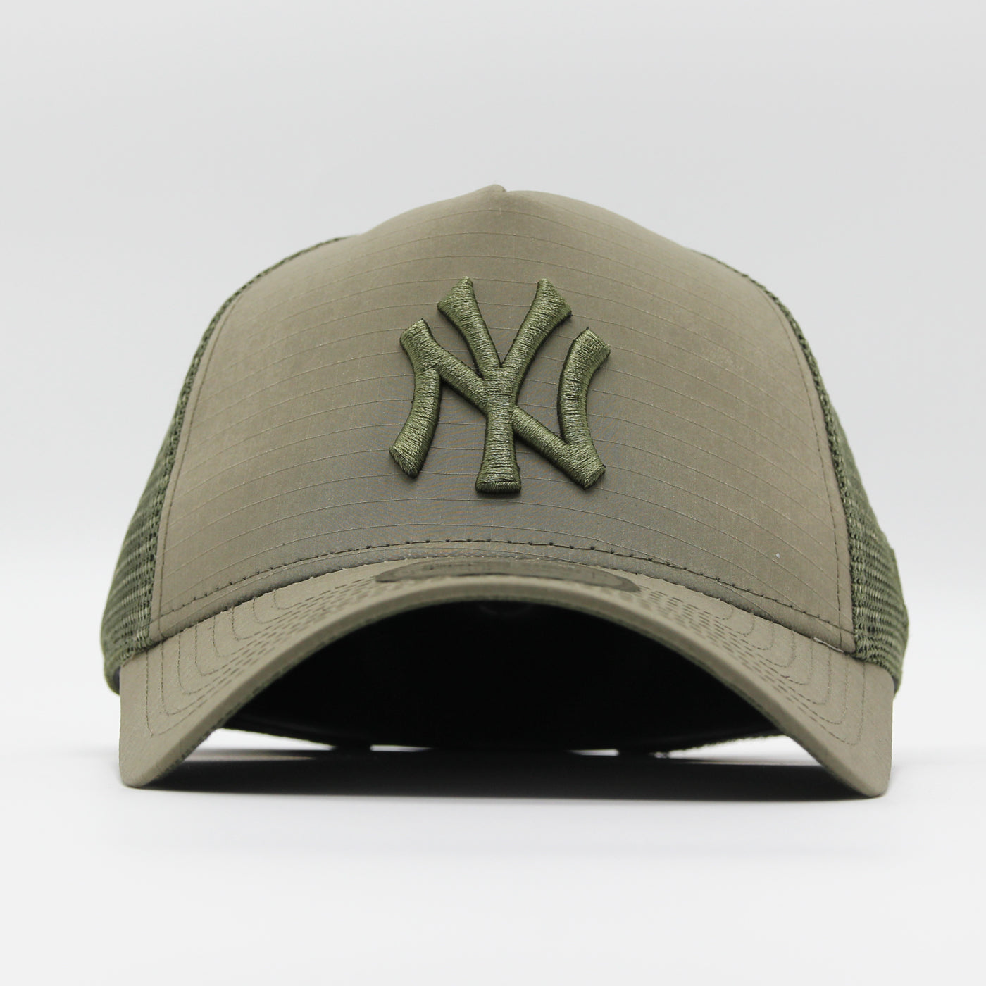 New Era Tech Ripstop Trucker NY Yankees olive