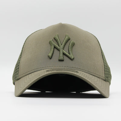 New Era Tech Ripstop Trucker NY Yankees olive