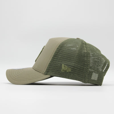 New Era Tech Ripstop Trucker NY Yankees olive
