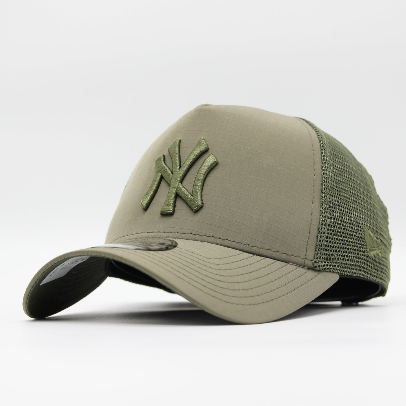 New Era Tech Ripstop Trucker NY Yankees olive