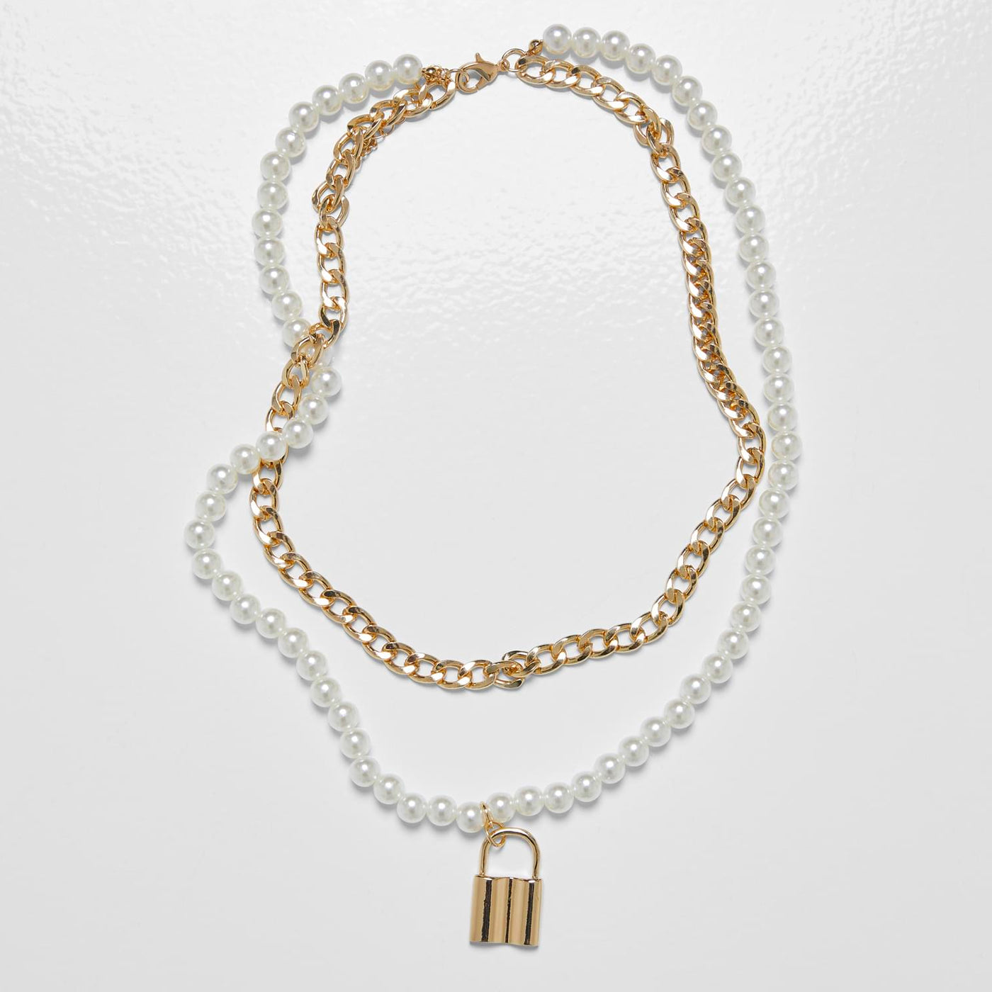 Urban Classics Padlock Pearl Layering necklace gold