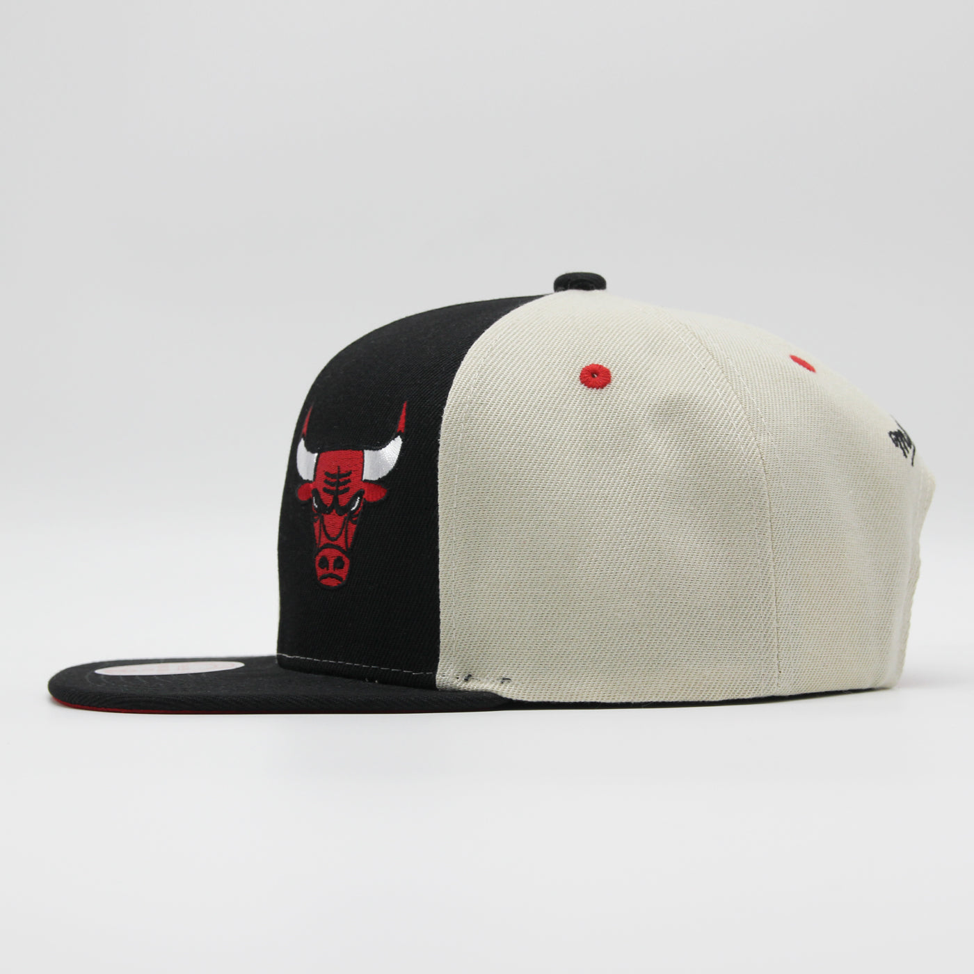 Mitchell & Ness Pop Panel  snapback C Bulls off white/black - Shop-Tetuan