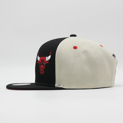 Mitchell & Ness Pop Panel  snapback C Bulls off white/black