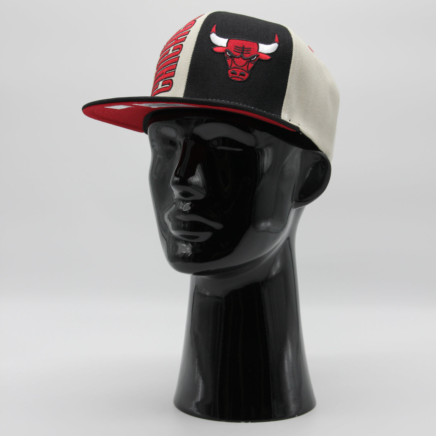 Mitchell & Ness Pop Panel  snapback C Bulls off white/black