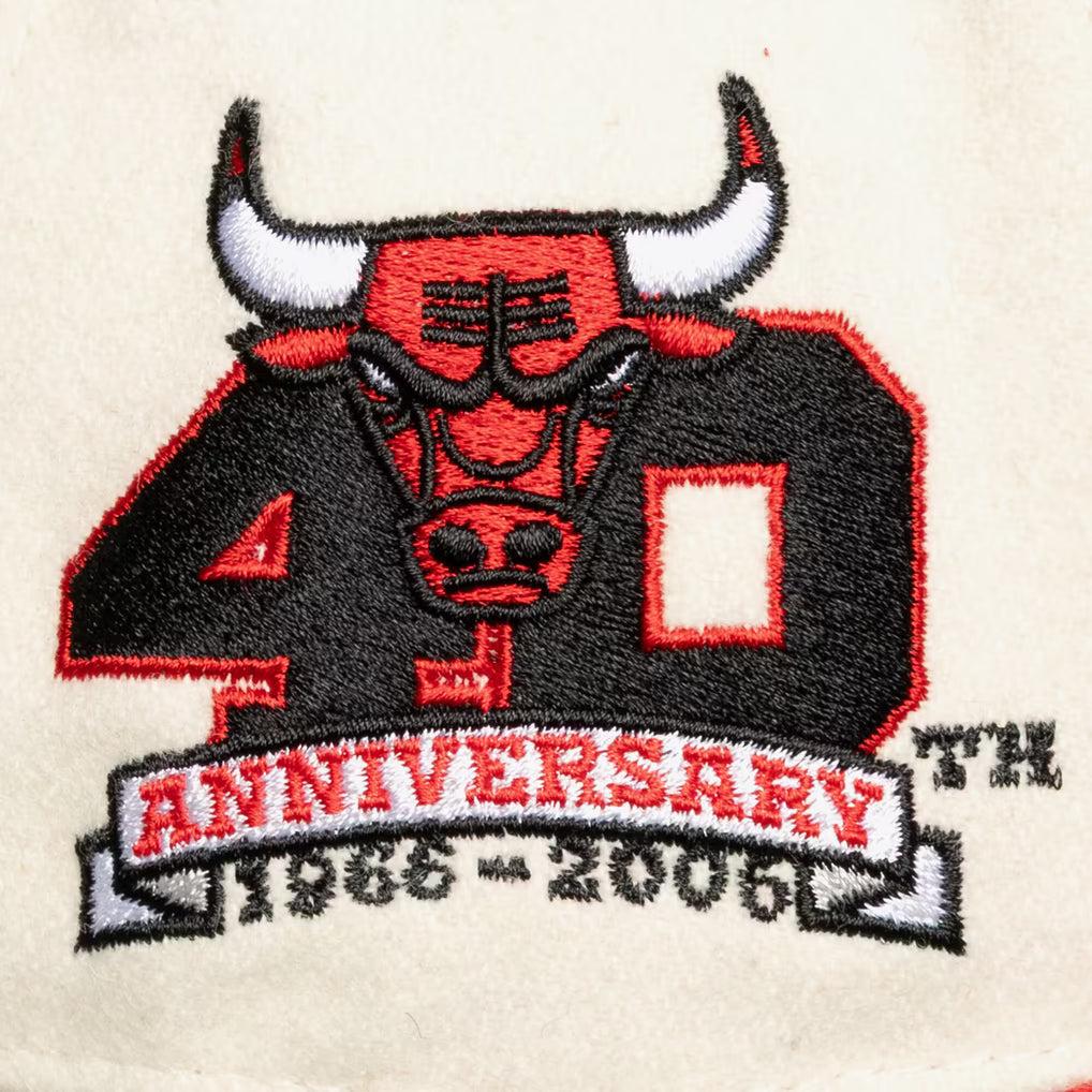 Mitchell &amp; Ness NBA Cream Team Pro Snapback C Bulls off wht/red