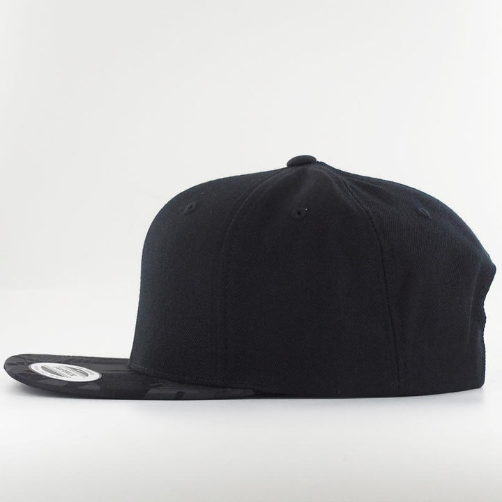 The Classics Yupoong Camo Visor snapback black camo - Shop-Tetuan