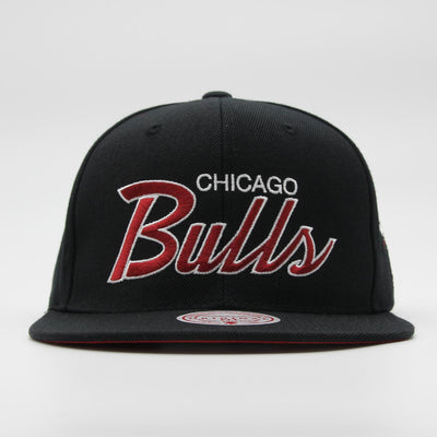 Mitchell & Ness NBA Team Script 2.0 snapback C Bulls black/red - Shop-Tetuan