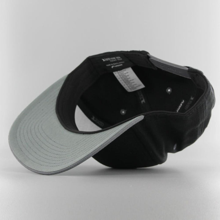 The 110 Fitted snapback blk/gry - Shop-Tetuan