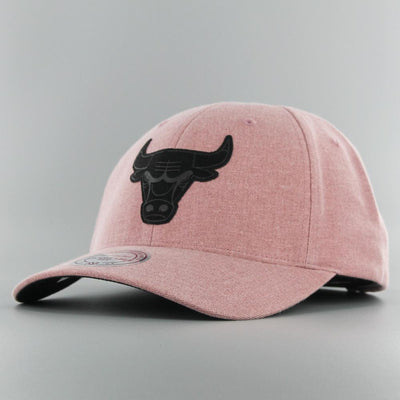 Mitchell & Ness NBA Washed Denim snapback C Bulls pink - Shop-Tetuan