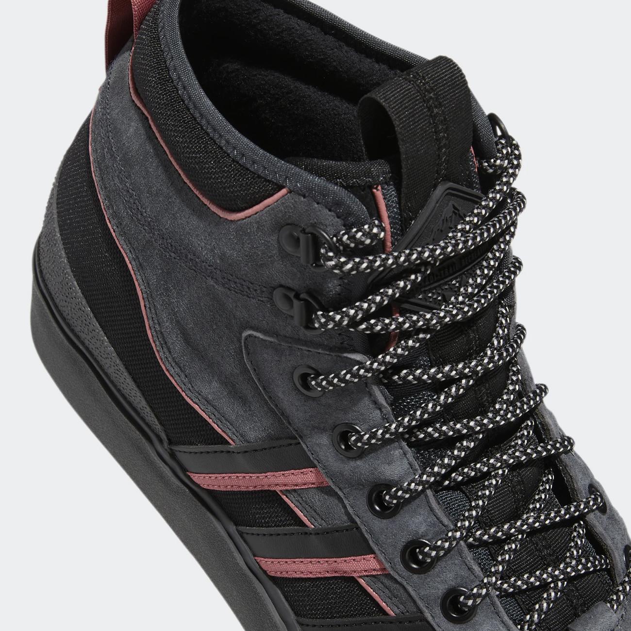 Adidas Akando ATR cblack/wonred/carbon - Shop-Tetuan