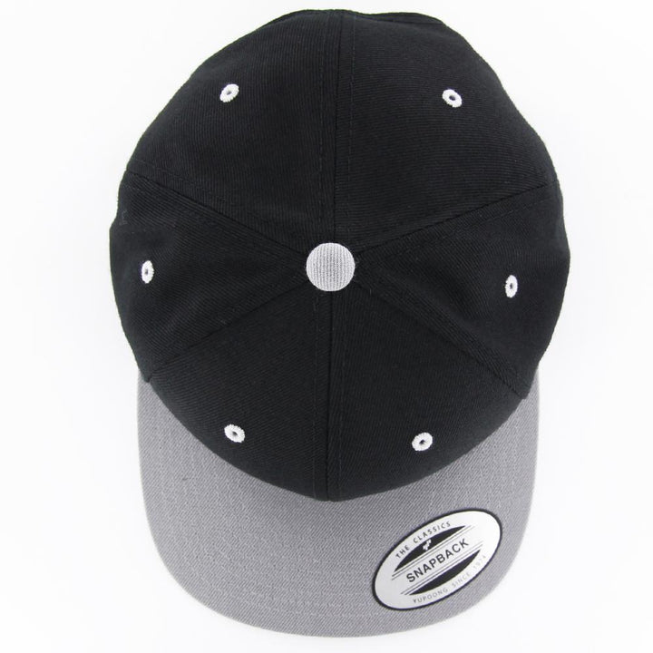 The Classics Yupoong snapback black/silver - Shop-Tetuan