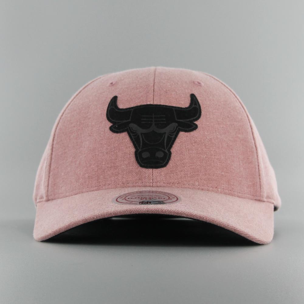 Mitchell & Ness NBA Washed Denim snapback C Bulls pink - Shop-Tetuan