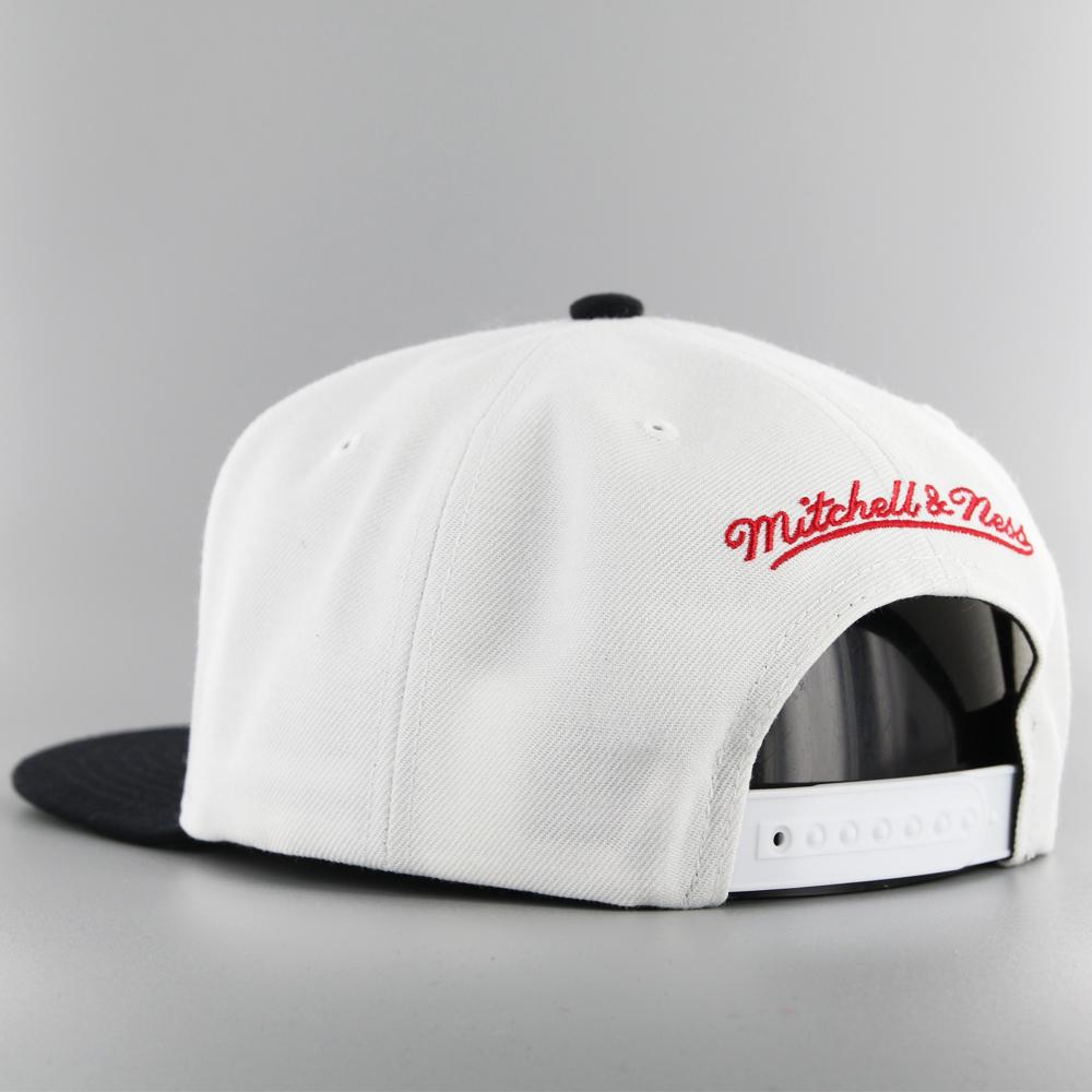 Mitchell & Ness NBA Back To The 93 snapback C Bulls white/black