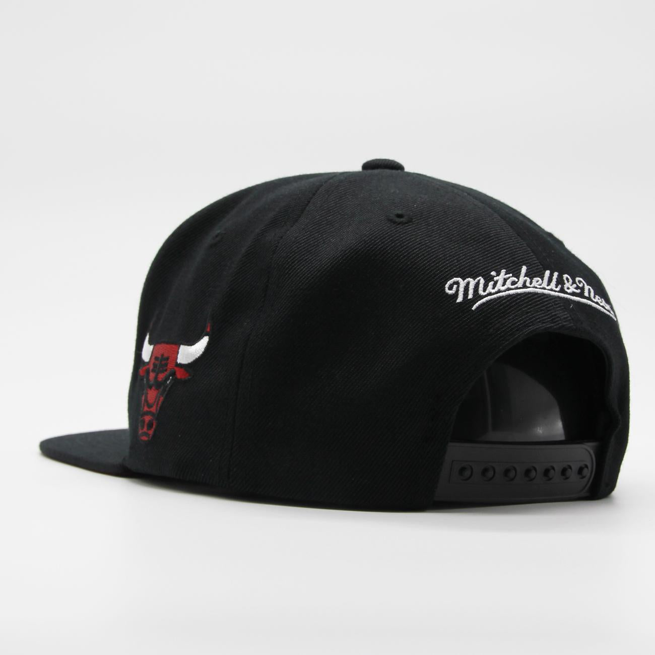 Mitchell & Ness NBA Team Script 2.0 snapback C Bulls black/red - Shop-Tetuan