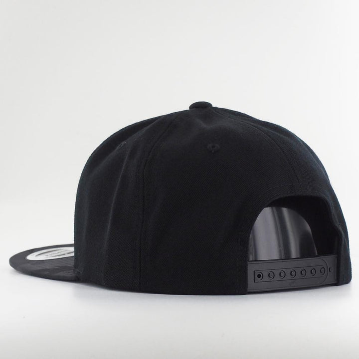 The Classics Yupoong Camo Visor snapback black camo - Shop-Tetuan