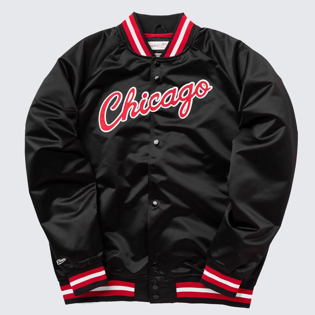 Mitchell & Ness NBA Lightweight Satin jacket C Bulls black/red - Shop-Tetuan