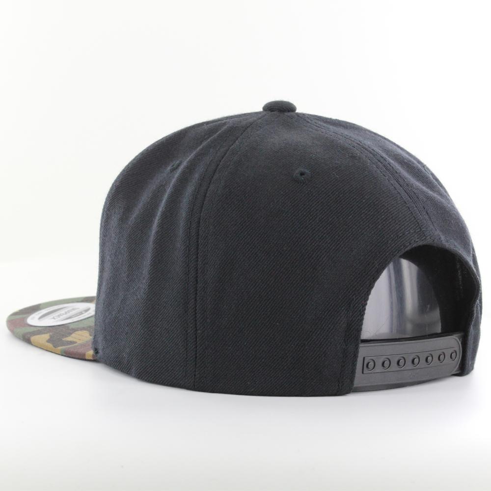 The Classics Yupoong 2-Tone Camo snapback blk/green camo - Shop-Tetuan