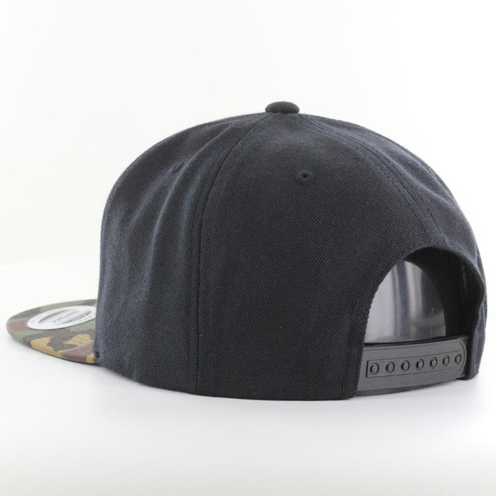 The Classics Yupoong 2-Tone Camo snapback blk/green camo - Shop-Tetuan