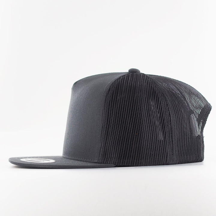 The Classics Yupoong trucker snapback charcoal - Shop-Tetuan