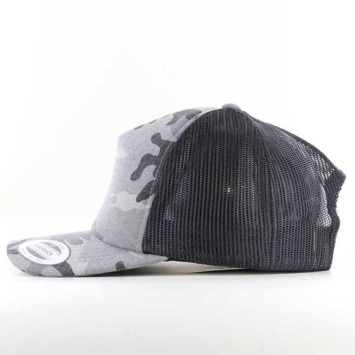The Classics Yupoong Camo Trucker cap dark camo/blk - Shop-Tetuan