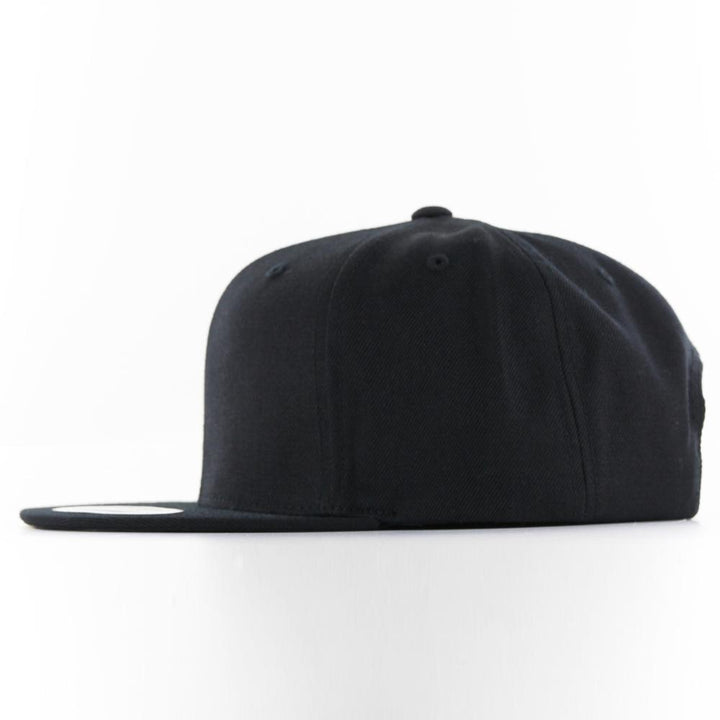 The Classics Yupoong snapback blk/blk - Shop-Tetuan