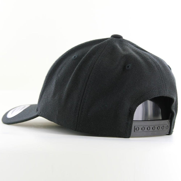 The Classics Yupoong 5-panel Premium Curve snapback black - Shop-Tetuan