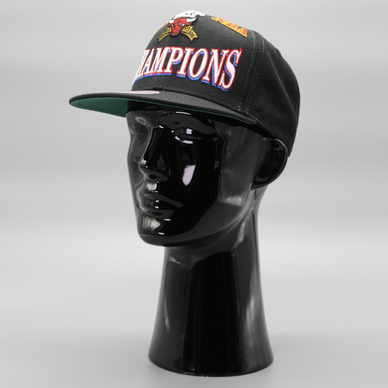 Shop Mitchell & Ness Chicago Bulls 1997 Champions Snapback Hat  HHSS1077-CBUYYPPPBLCK black