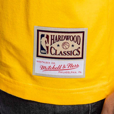 Mitchell & Ness Worn Logo tee LA Lakers yellow - Shop-Tetuan