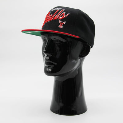 Mitchell & Ness NBA Team Script 2.0 Fitted HWC C Bulls black/red - Shop-Tetuan