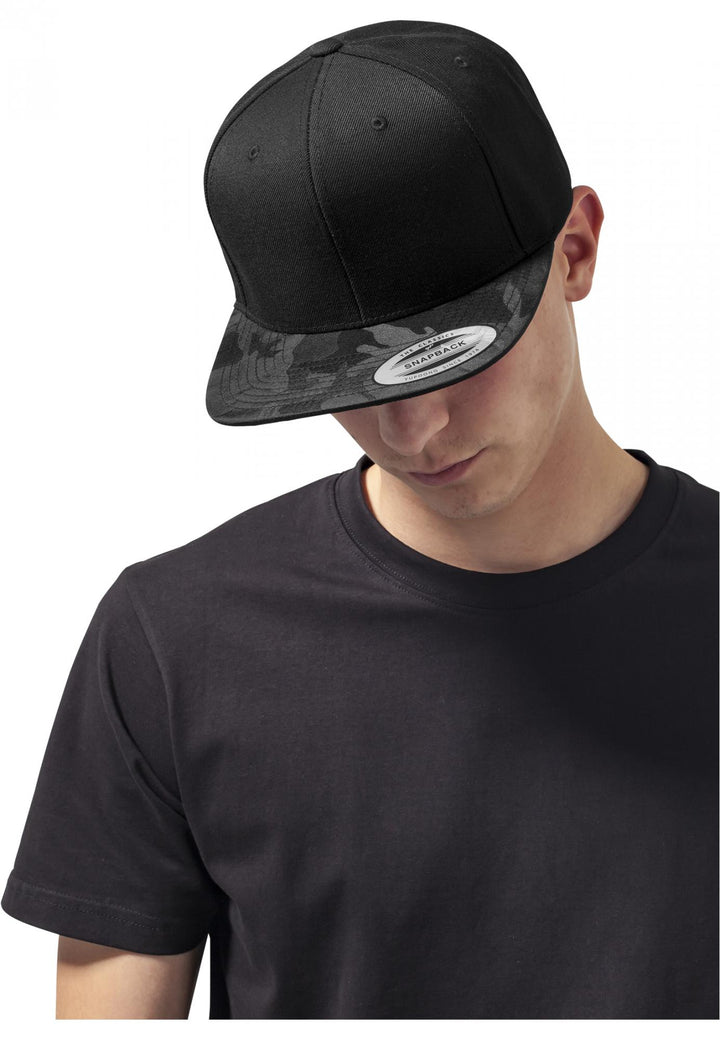 The Classics Yupoong Camo Visor snapback black camo - Shop-Tetuan