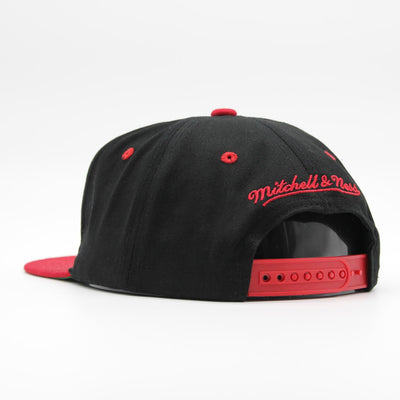 Mitchell & Ness NBA Varsity Letter snapback C Bulls black - Shop-Tetuan